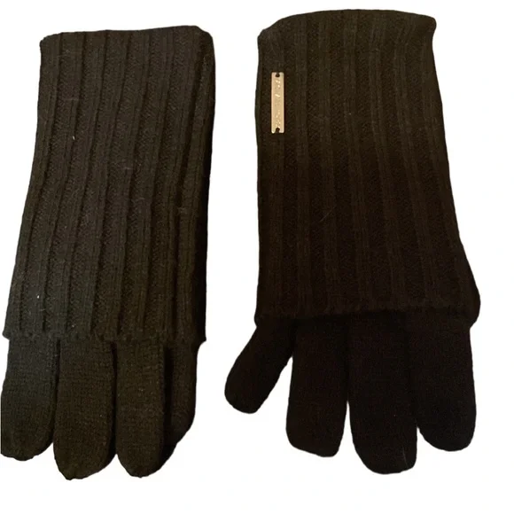 Michael Kors Knitted Women’s Winter Gloves NWOT - Picture 2 of 2